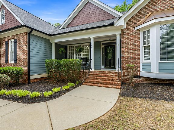 3rd image of 1007 Chatham Ct