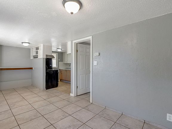 3rd image of 612 Darling St