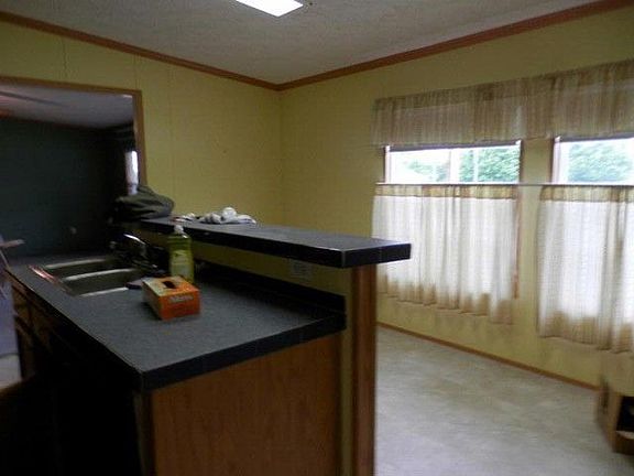 4th image of 570 Meadow View Ln