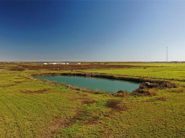 286 County Road 286, Bay City, TX 77414