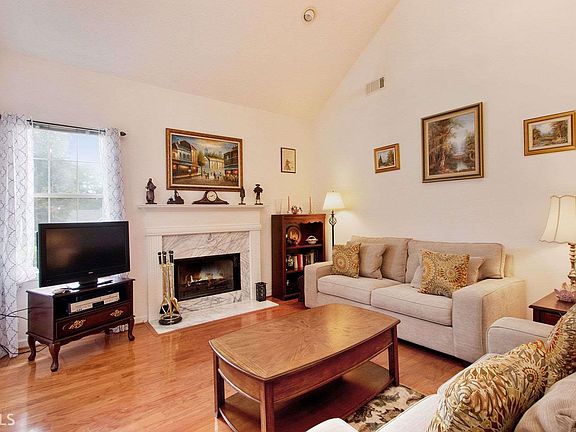 3rd image of 130 Woodgate Cir #/10a