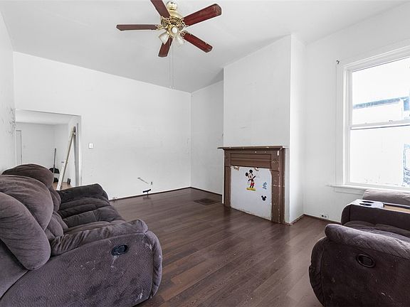 4th image of 303 Agnew Rd