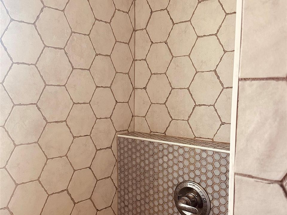 2nd image of 319 Coral Ct