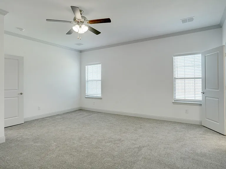 331 Oak Creek Dr — Photo 13