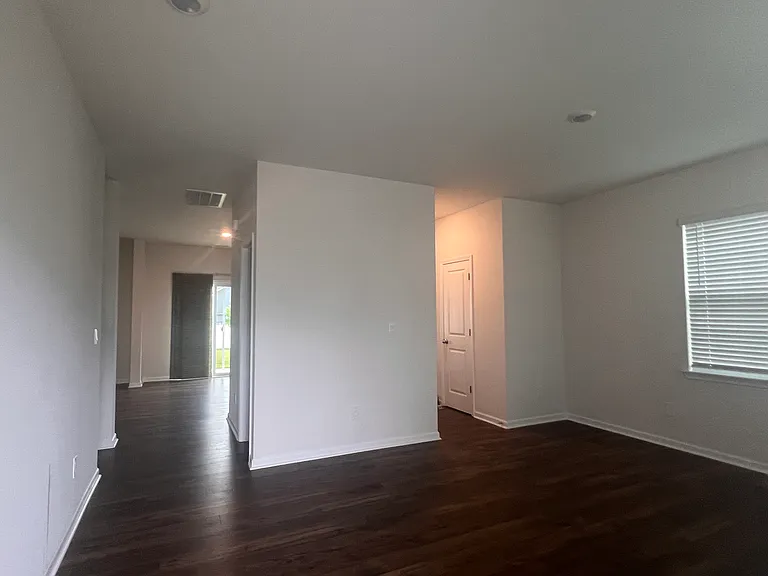 8185 Kennesaw Dr — Photo 5