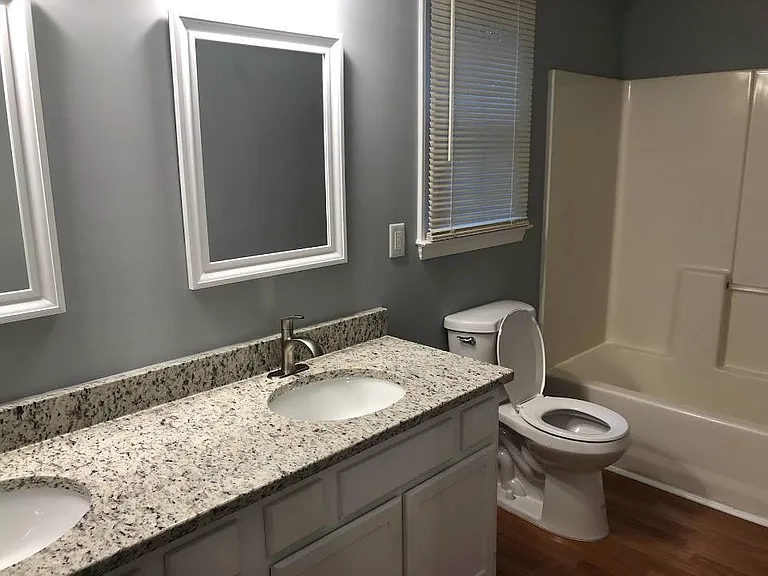 1112 Hadley Rd — Photo 2