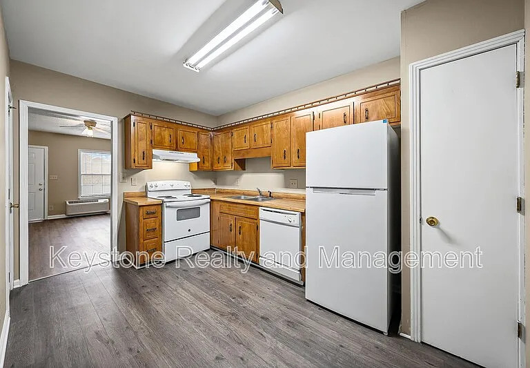 704 Peachers Dr — Photo 7
