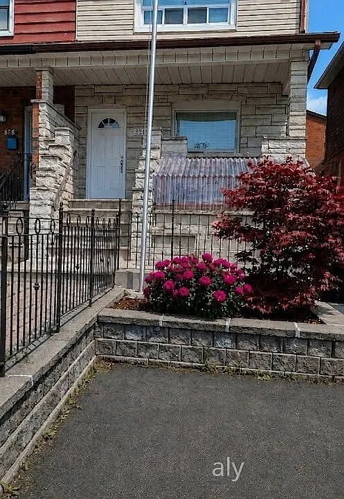 321 Caledonia Rd #UPPER
