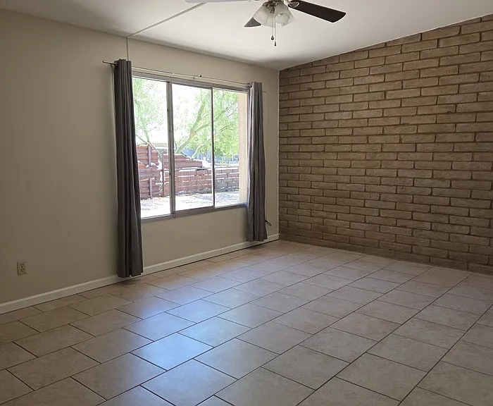 1110 E Broadmor Dr — Photo 2