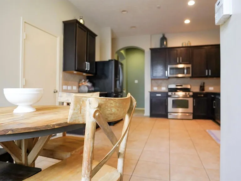 2109 Mooncrest Dr — Photo 8