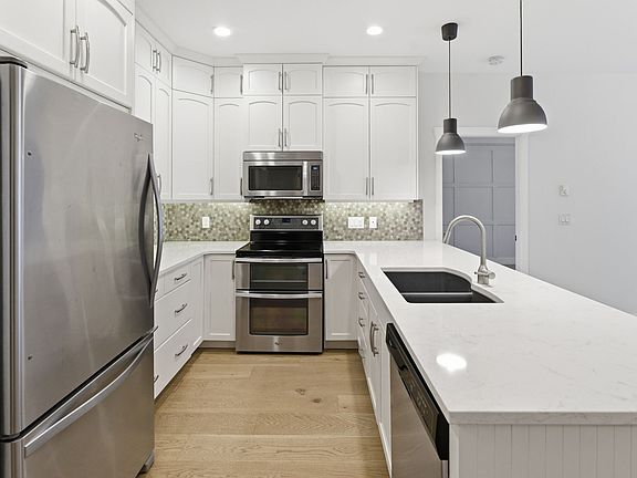 4th image of 3739 Casorso Rd Unit 108
