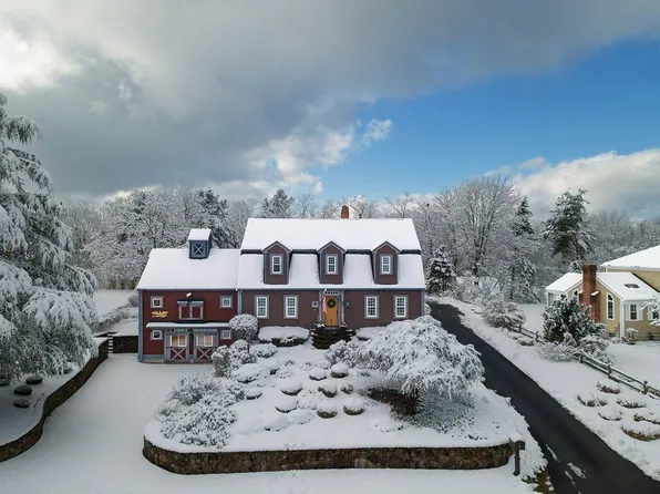 82 Lester Ln, Weymouth, MA 02188