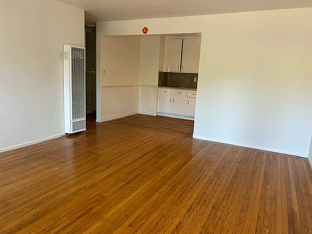 23 Redwood Ave — Photo 2