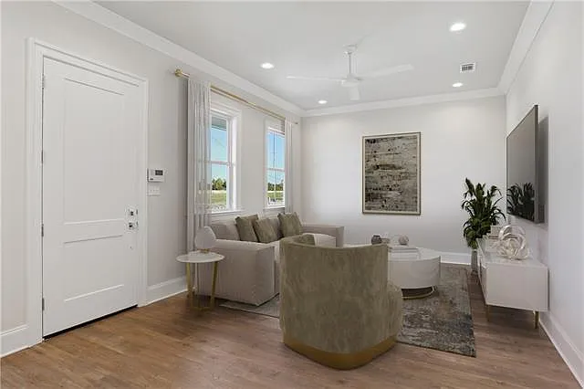 9215 S Claiborne Ave — Photo 3