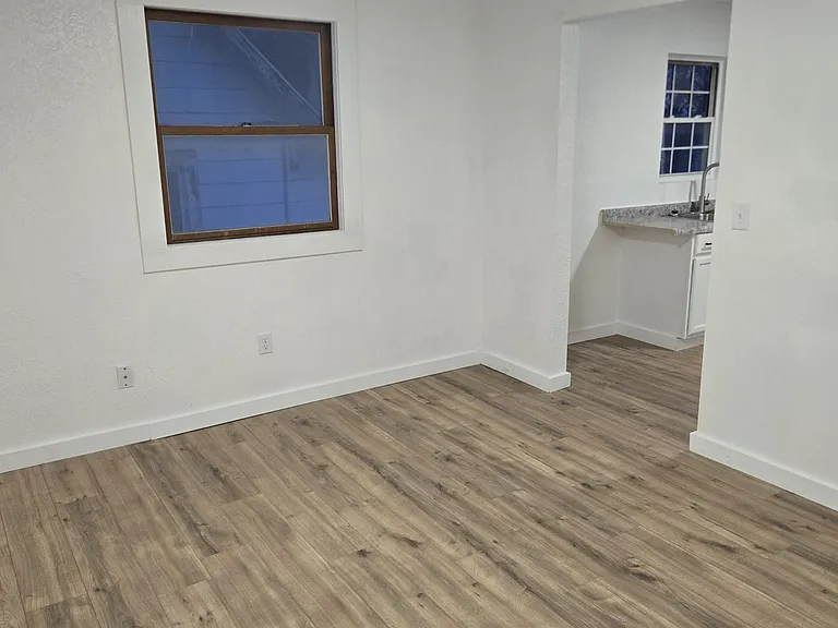 29 Douglas Ave — Photo 8