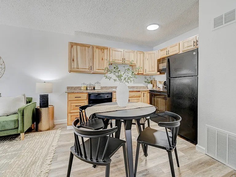 Summit View Apartments — Photo 10