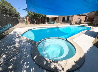 213 Circleview Dr S, Hurst, TX 76054