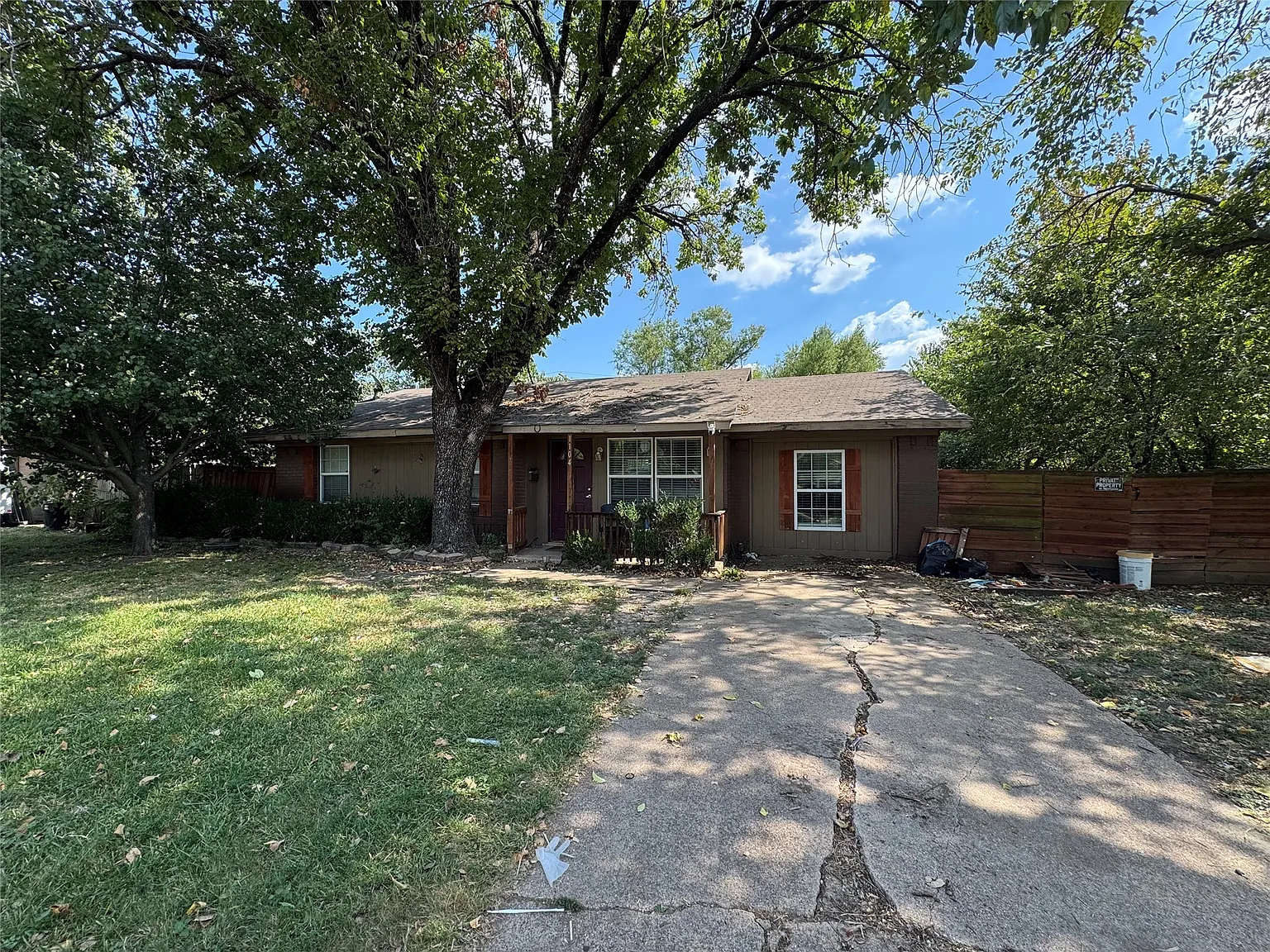 1104 Ridgeview St photo 1