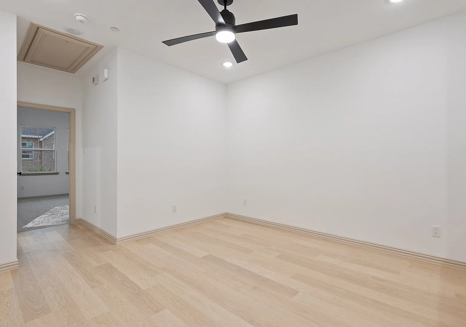 2 bed, 1092 sqft, $2,100 — Photo 2