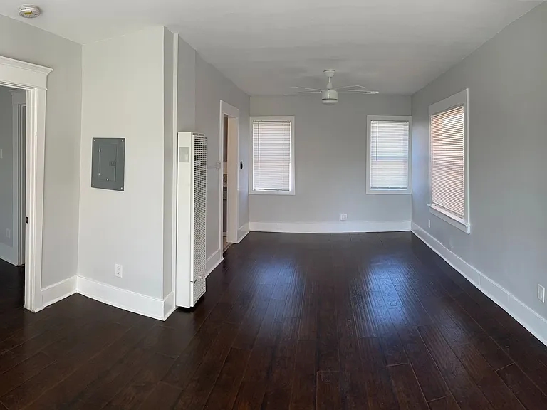 219 West 7th — Photo 2