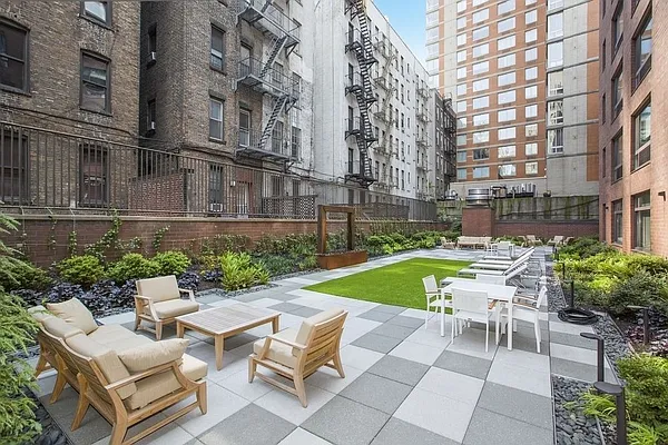 Rented by REAL New York | media 24