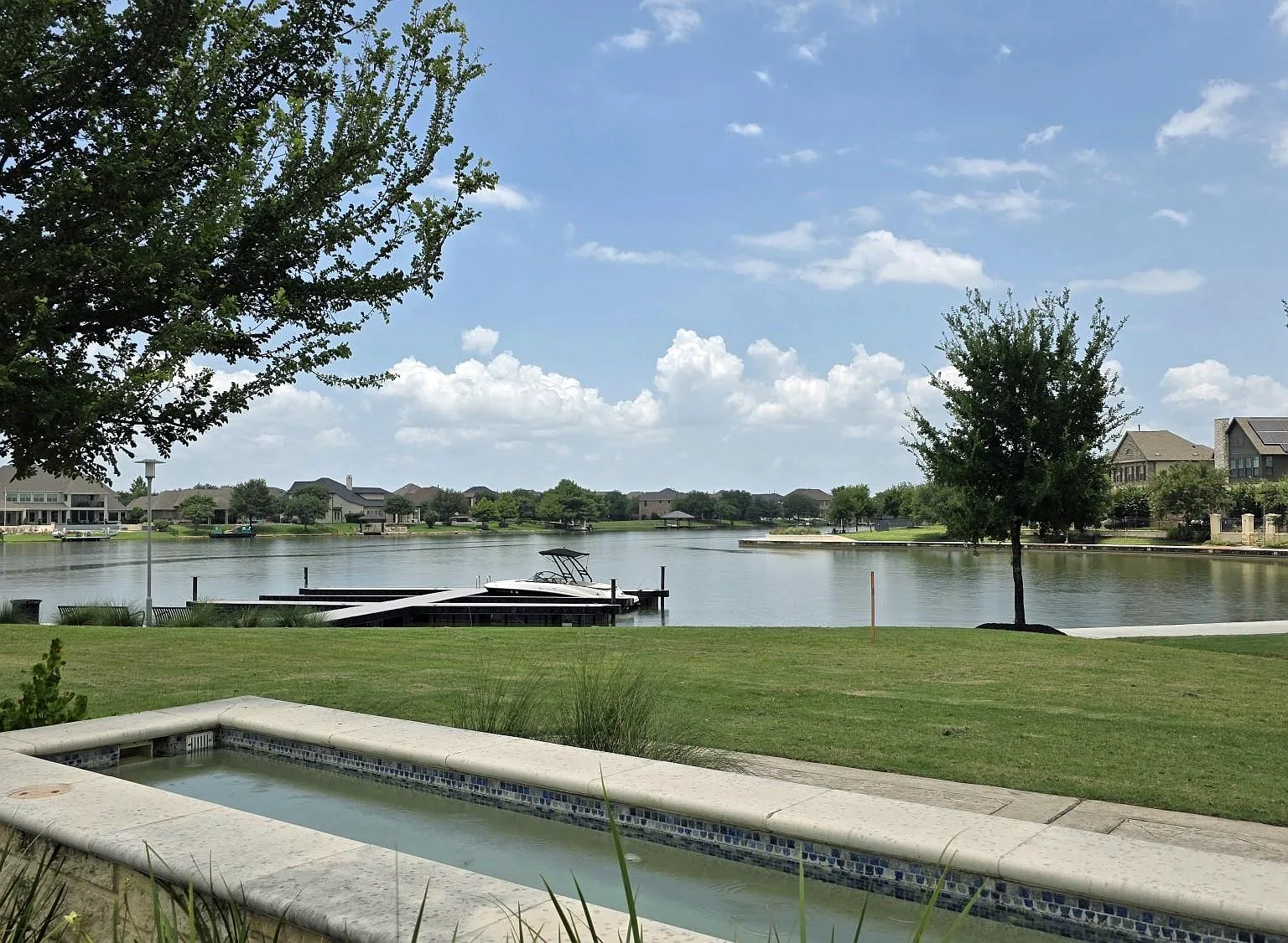 3 bed, 2.5 bath, 2758 sqft, $3,200 — Photo 3