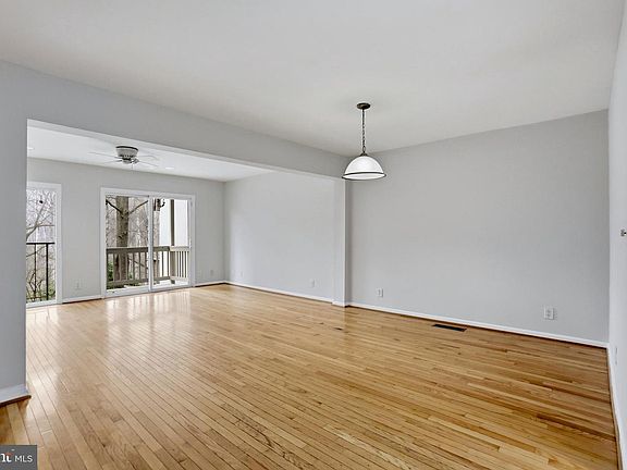 4th image of 1604 Valencia Way