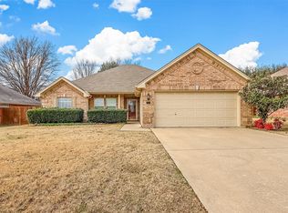 1227 Highcrest Dr, Burleson, TX 76028