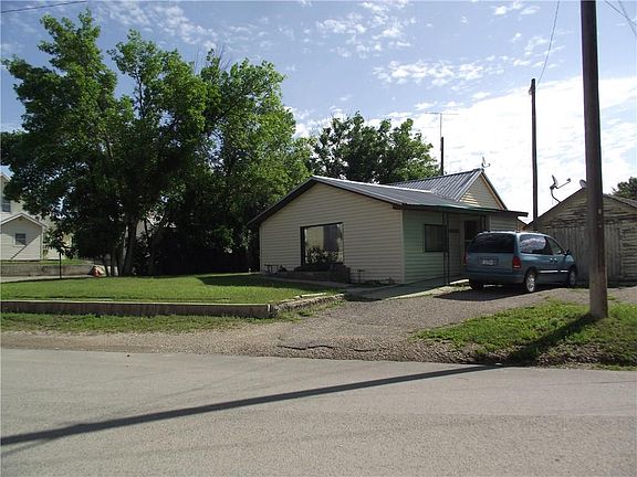 3rd image of 16 A Ave NE
