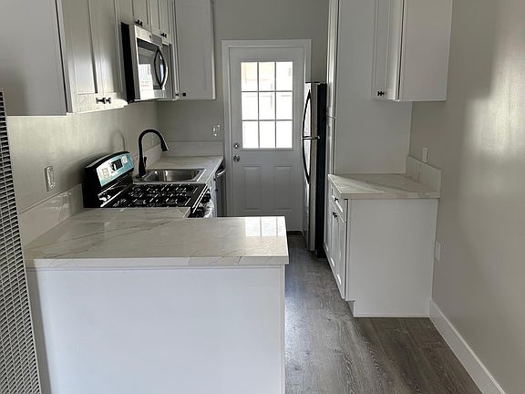 2nd image of 805 Diamond St #805