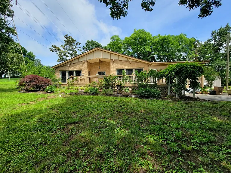 245 Craigmeade Dr — Photo 2
