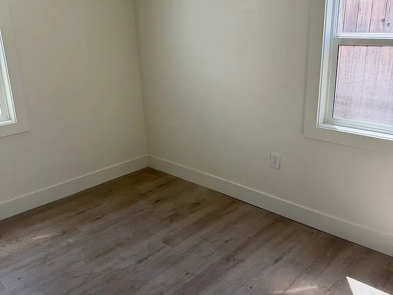 330 Howard Ave — Photo 14
