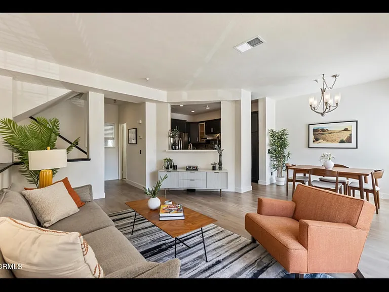 13945 Lemoli Ave — Photo 2