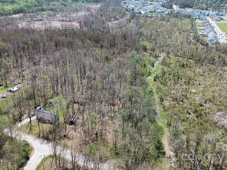 2nd image of 1333 Pinkney St #17