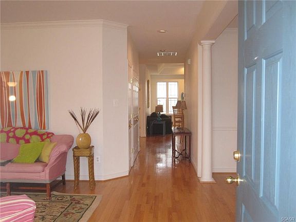 2nd image of 33118 W Dorchester St