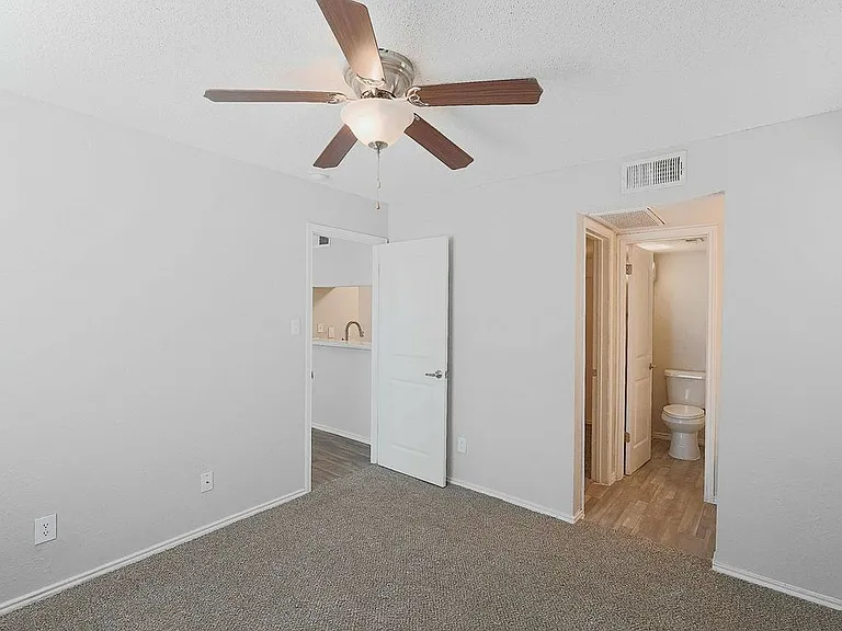 City Crest Apartments — Photo 56