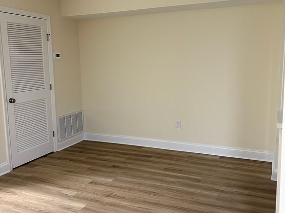 4th image of 1212 Waterford Dr