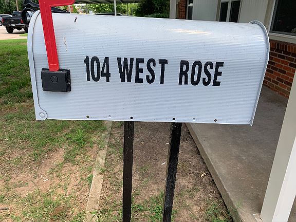3rd image of 104 W Rose Dr