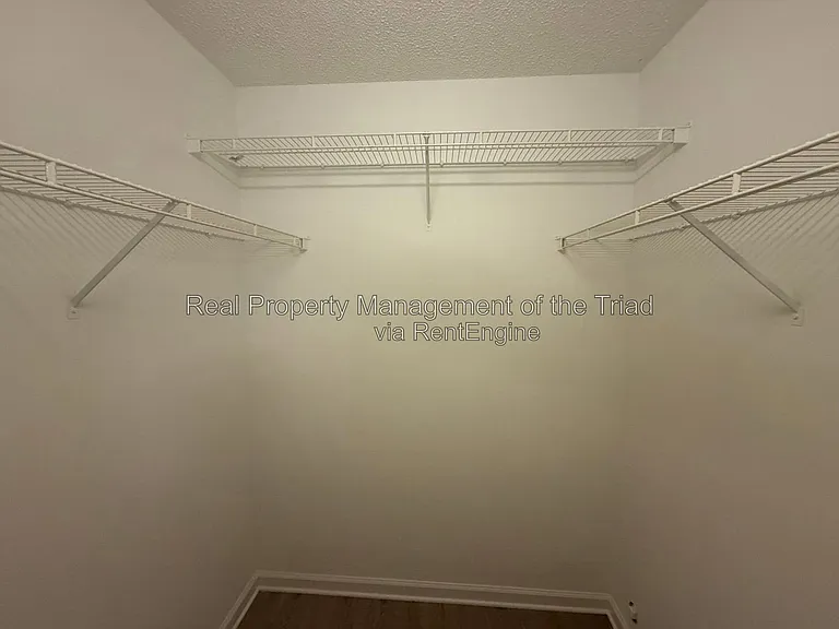 208 Hammond Dr — Photo 12