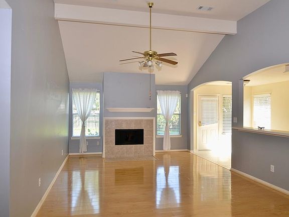 3rd image of 3318 Foursome Ln