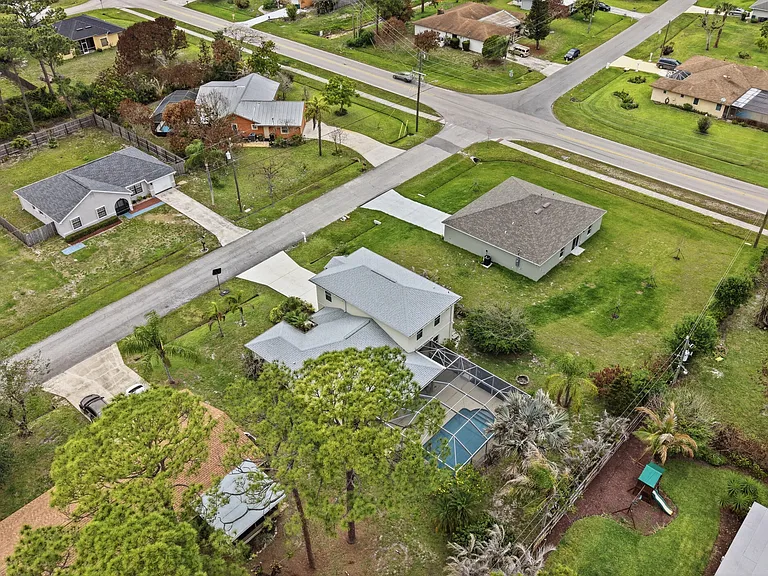 1707 SE Manth Ln — Photo 37