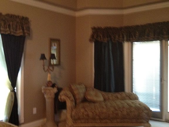 Masterbed sitting area