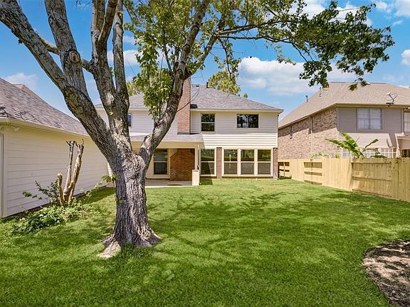 2nd image of 3811 Stockbridge Dr