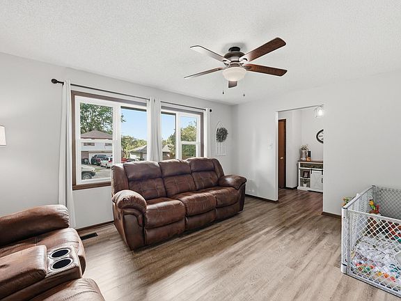 3rd image of 3718 SE Long St