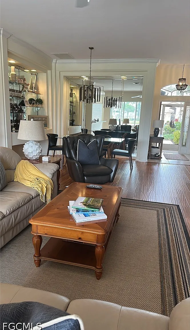 2 bed, 2.0 bath, 1667 sqft, $8,000 — Photo 3