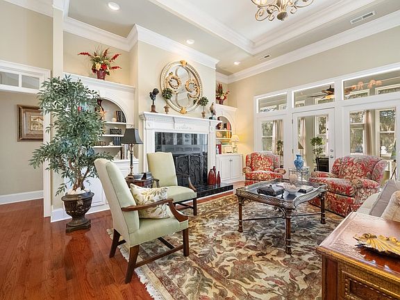 5th image of 250 Pinckney Ave.