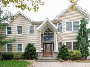 1 Southwood Cir, Syosset, NY 11791