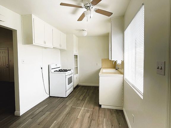 3rd image of 1913 Carrere St #B