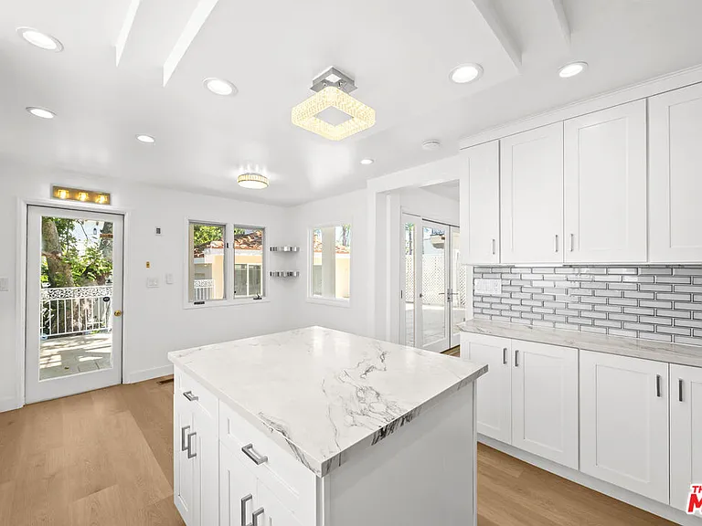 244 S Almont Dr — Photo 32