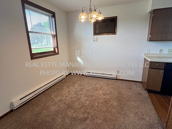 5th image of 155 W Adams St